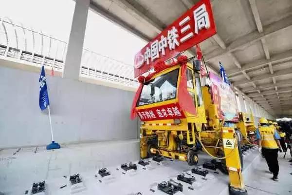 從智慧施工到智慧運維,中國首條“智能高鐵”全線軌道貫通