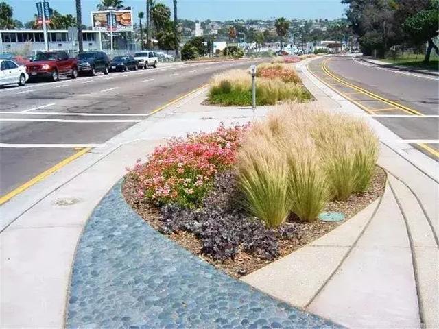 【道路建?！康缆肪G化帶設計