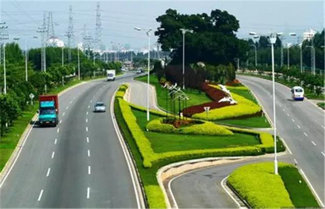 【道路建?！康缆肪G化帶設計