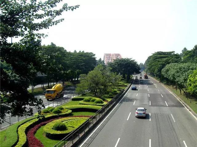 【道路建?！康缆肪G化帶設計