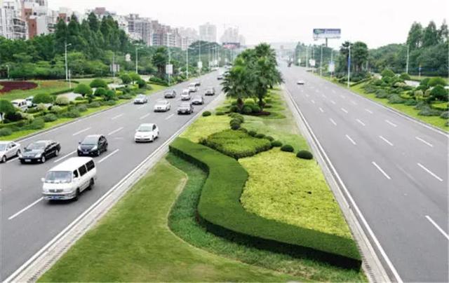【道路建?！康缆肪G化帶設計
